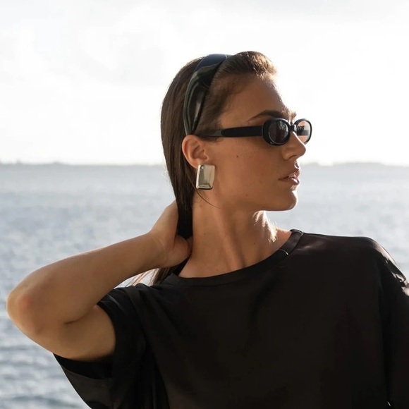 Silver Irregular Rugged Big Square Earrings - Picture 6 of 7